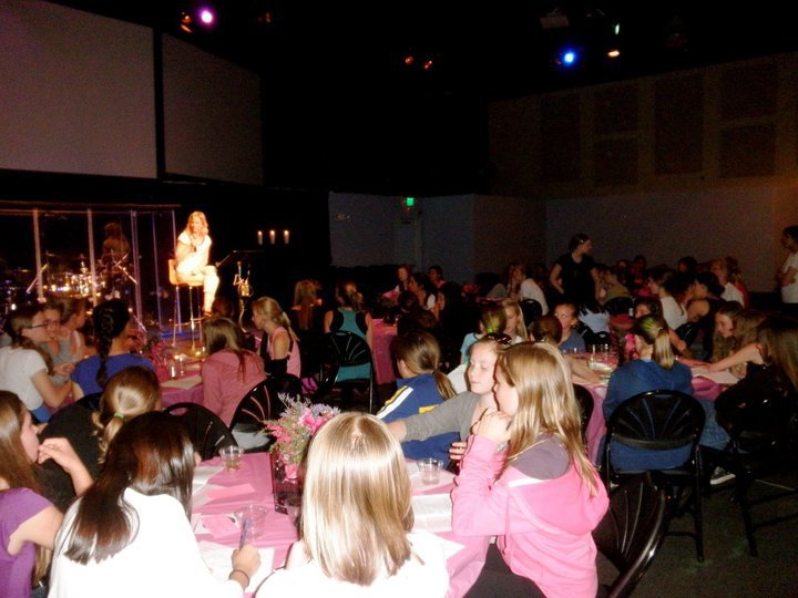 226224_164656826927417_135867593139674_389041_7622366_n Glam Night Menlo Park Presbyterian Church High School Group